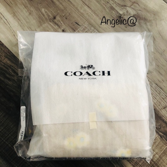Coach Mini Camera Bag Signature Canvas Daisy Print - Picture 9 of 9